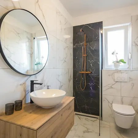 Three Waves New 公寓