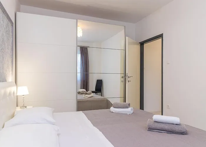 Three Waves New アパート