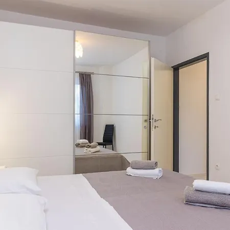 Three Waves New Apartman