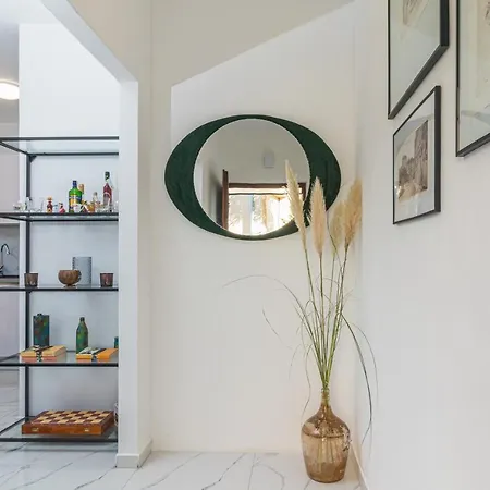 Апартаменти Three Waves New Пула