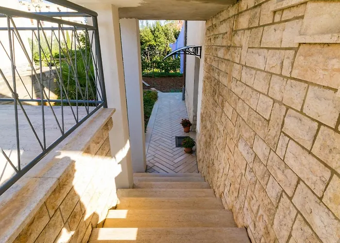 Three Waves New 公寓 *