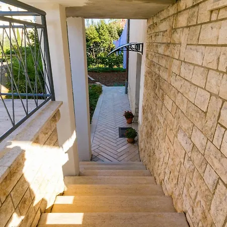 Three Waves New Lägenhet *